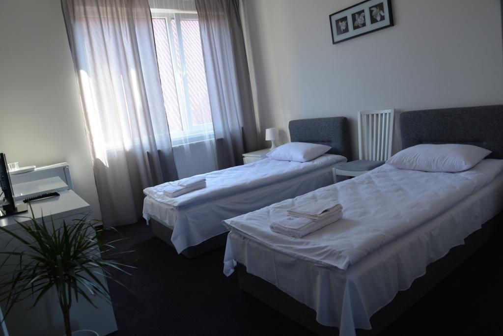 Rakhiv Hotel & Apartments Стая снимка