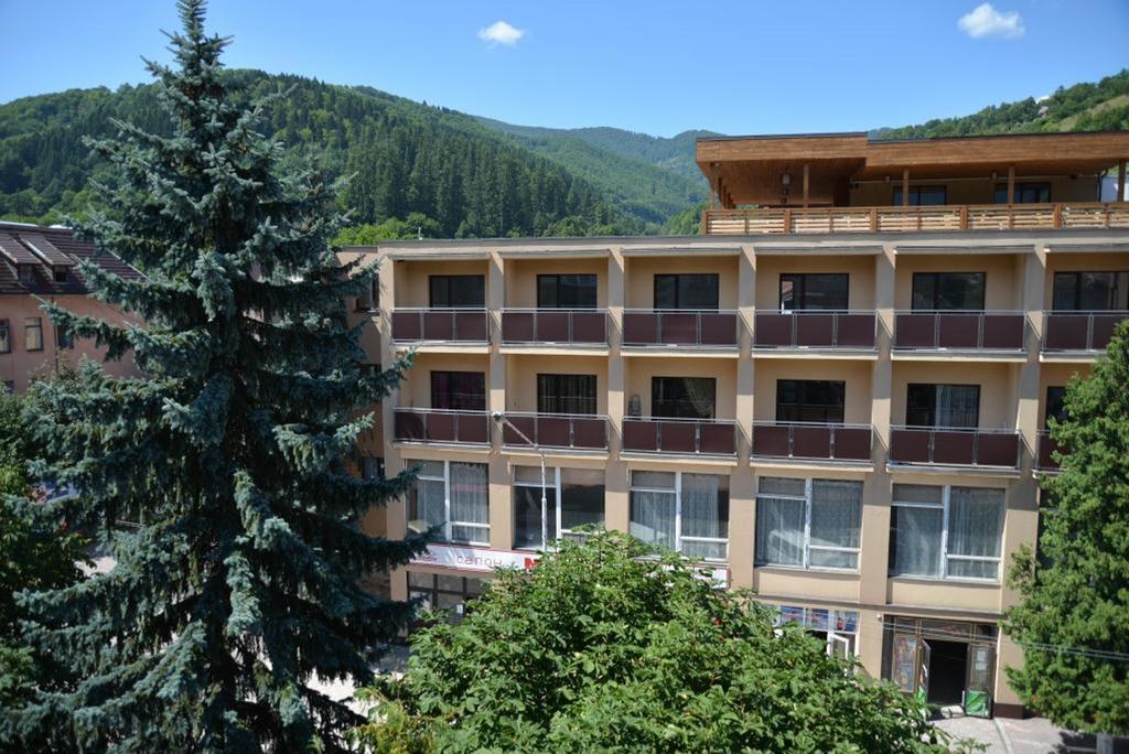 Rakhiv Hotel & Apartments Екстериор снимка